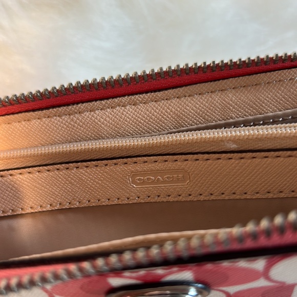 Women’s Coach Pink Signature Wallet with zipper closure. Like new - Picture 7 of 8